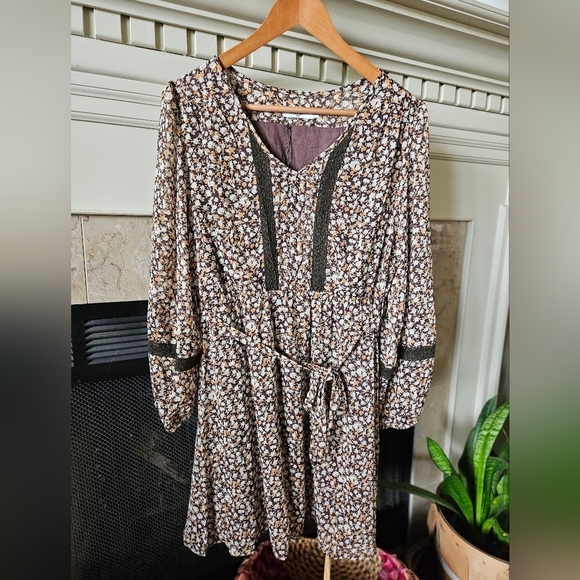 Calie Paris Floral Dress Size M - Picture 2 of 16